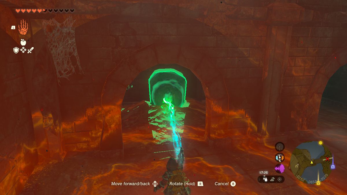 Link använder Ultrahand för att sväva ett stenblock medan han letar efter Soldier's Armor i Zelda Tears of the Kingdom.