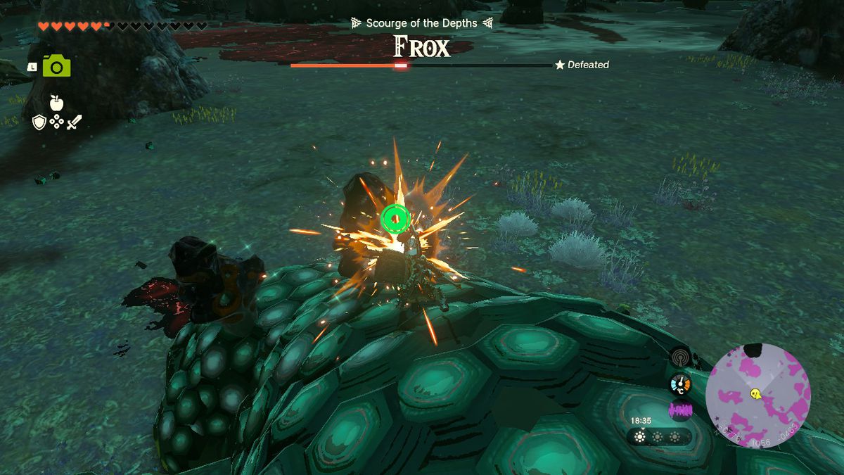 Link slår en gigantisk sten som sticker upp ur en Frox i Zelda Tears of the Kingdom.