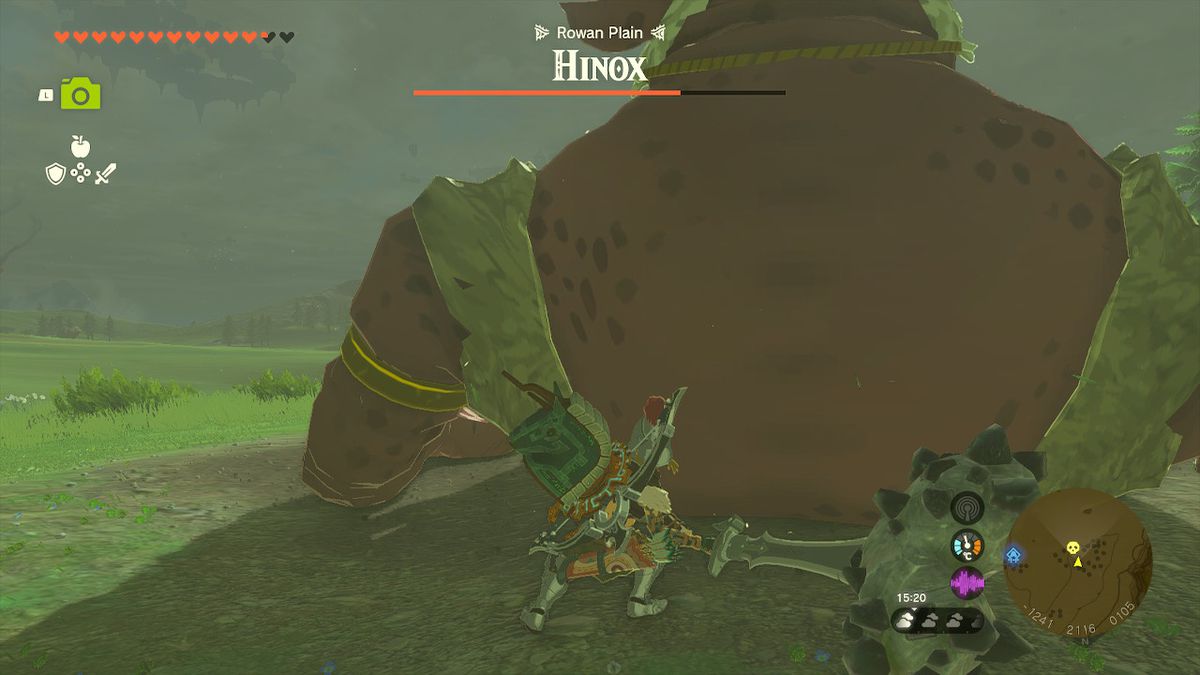 Link attackerar en Hinox och tar bort en tredjedel av dess hälsa i Zelda Tears of the Kingdom.