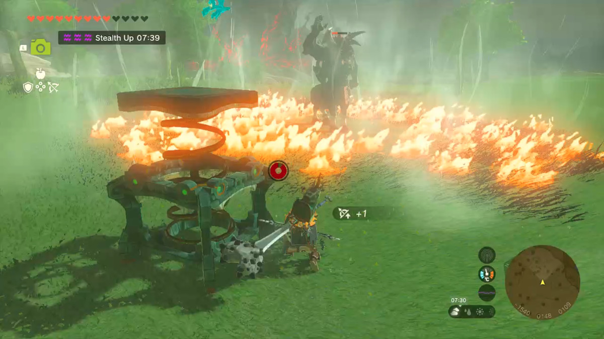 Link fångar en uppgång från eld under en kamp mot Lynel i Zelda Tears of the Kingdom.