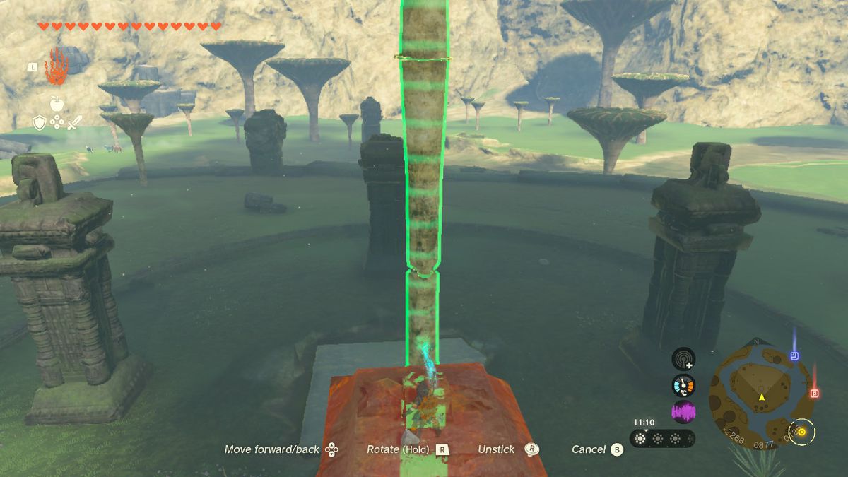 Link använder Ultrahand för att skapa en riktigt stor logg medan han letar efter Awakening Armor i Zelda Tears of the Kingdom.