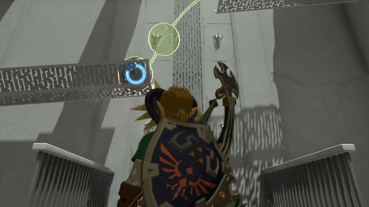 Länka med Recall på en stenkula medan du bär Hylian-skölden och Majoras mask i Tauyosipun Shrine i The Legend of Zelda: Tears of the Kingdom.