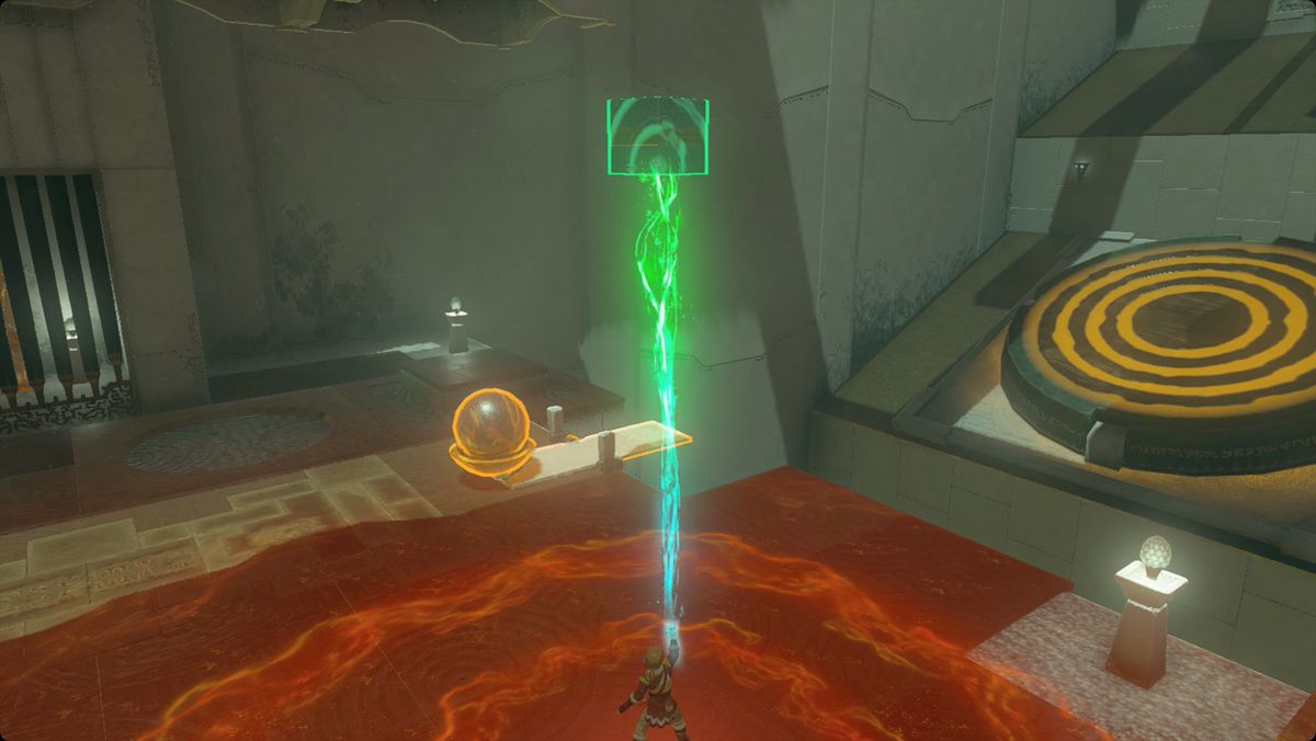 The Legend of Zelda: Tears of the Kingdom Link förbereder sig på att katapultera en boll mot ett mål i Wao-os Shrine.