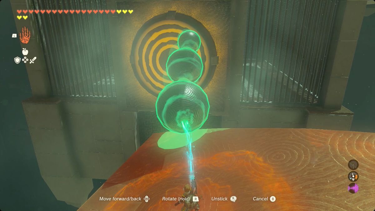 The Legend of Zelda: Tears of the Kingdom Link placerar en bunt med bollar för att falla mot ett mål i Iun-orok Shrine
