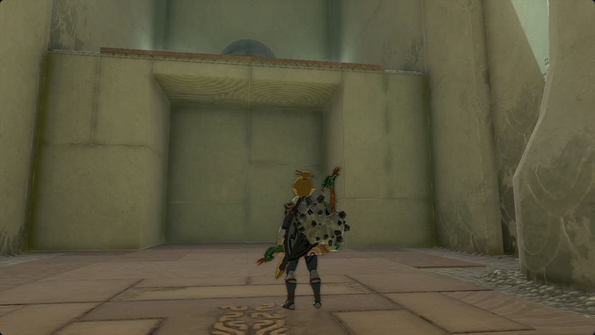 The Legend of Zelda: Tears of the Kingdom Link står nära en plattform för att använda Ascend through för att nå en stor metallkula i Mayamats Shrine