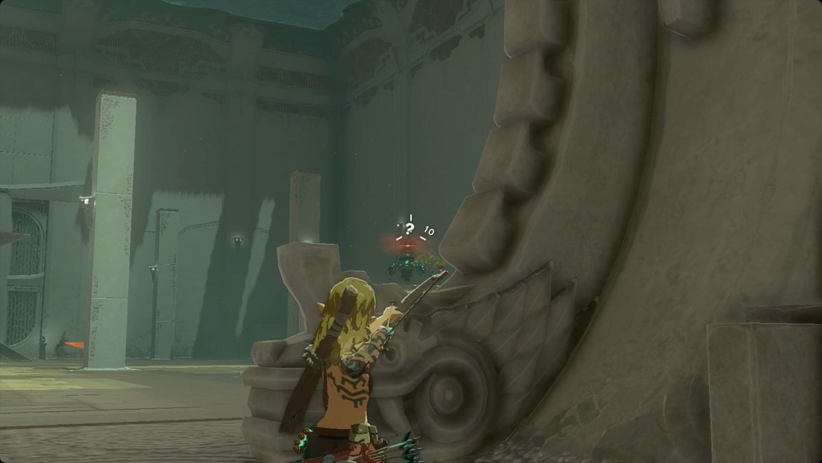 The Legend of Zelda: Tears of the Kingdom Link riktar en pilbåge mot en konstruktion i Nouda Shrine.