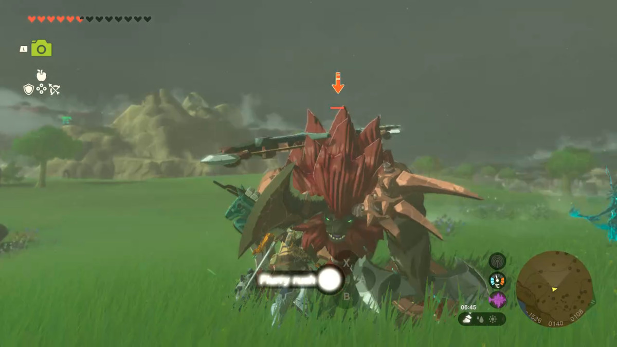 Link använder en Flurry Rush på en Lynel på ett fält i Zelda Tears of the Kingdom.