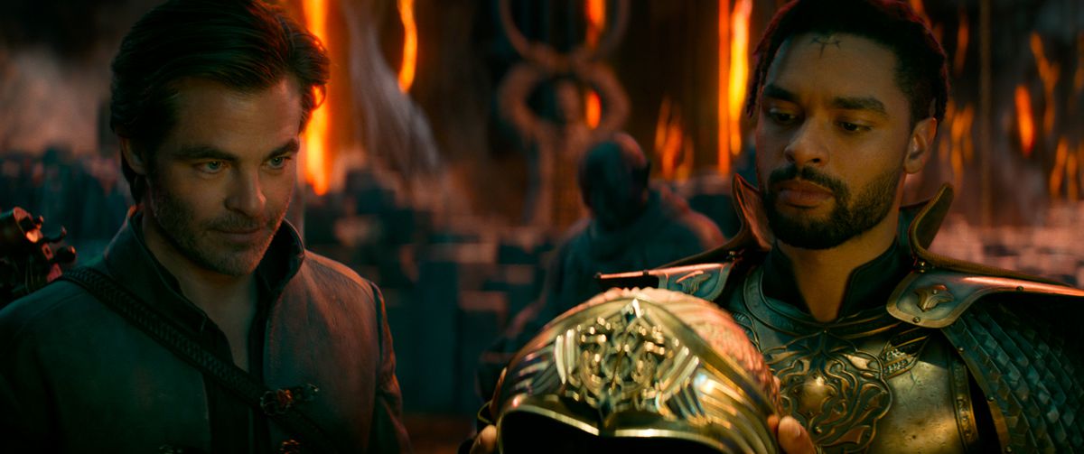 Chris Pine spelar Edgin och Regé-Jean Page spelar Xenk i Dungeons & Dragons: Honor Among Thieves från Paramount Pictures.