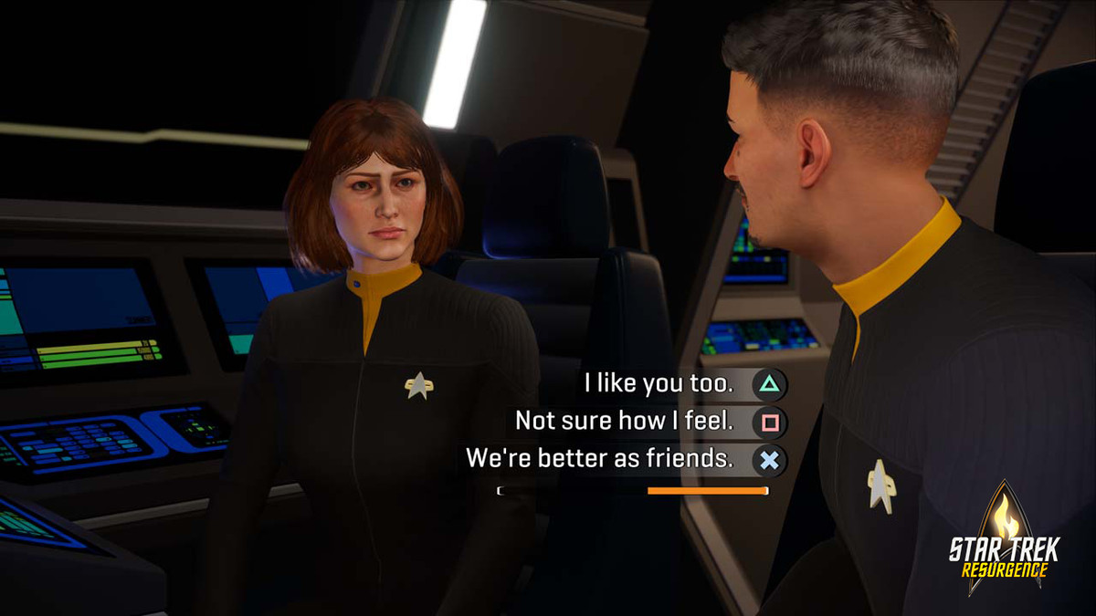Carter pratar med en besättningsmedlem medan hon är vid sin terminal, och en valuppmaning kommer upp med PlayStation-knappar i Star Trek Resurgence
