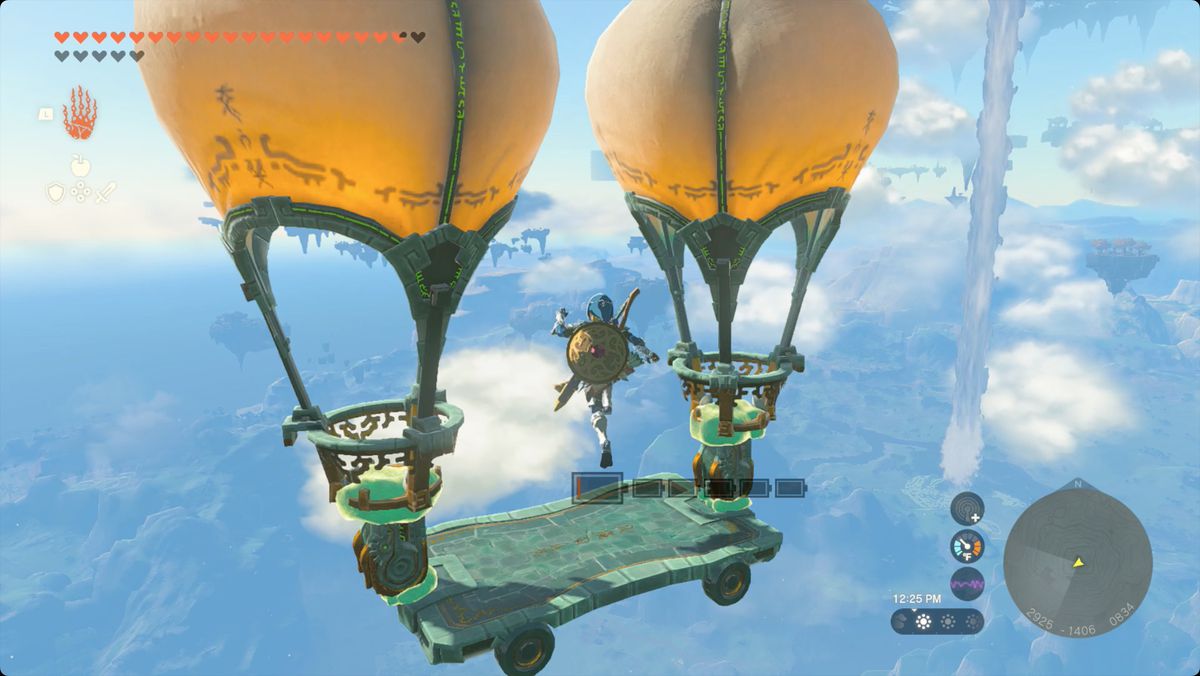 The Legend of Zelda: Tears of the Kingdom Link rider en luftballong upp mot Yansamin Shrine