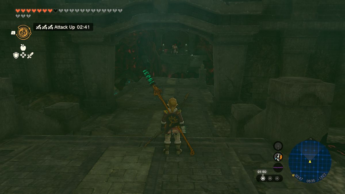 Link stirrar på en silvermoblin på andra sidan en korridor i Hyrule Castle under uppdraget Destroy Ganondorf i Zelda Tears of the Kingdom.