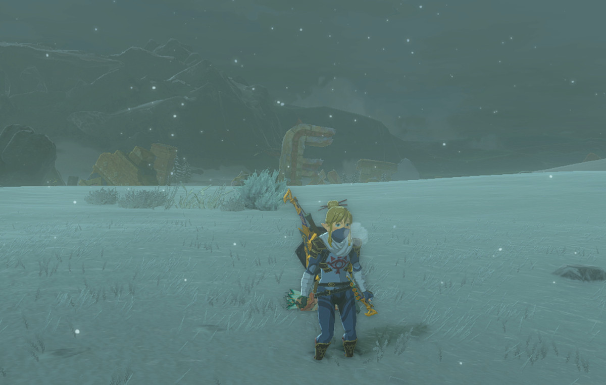 Link, klädd i en Shiekah-uniform, fryser och huttrar ute på Hebras snöslätter i Tears of the Kingdom