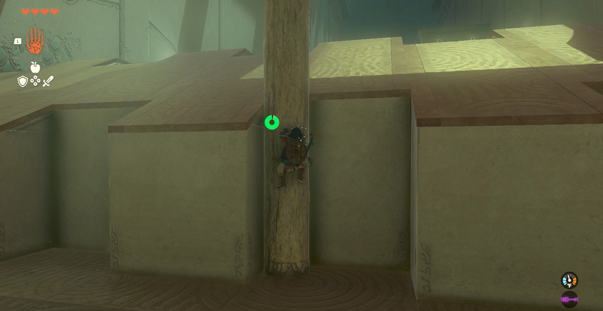 Länk som klättrar i en stock för att komma till en upphöjd plattform i The Legend of Zelda: Tears of the Kingdom