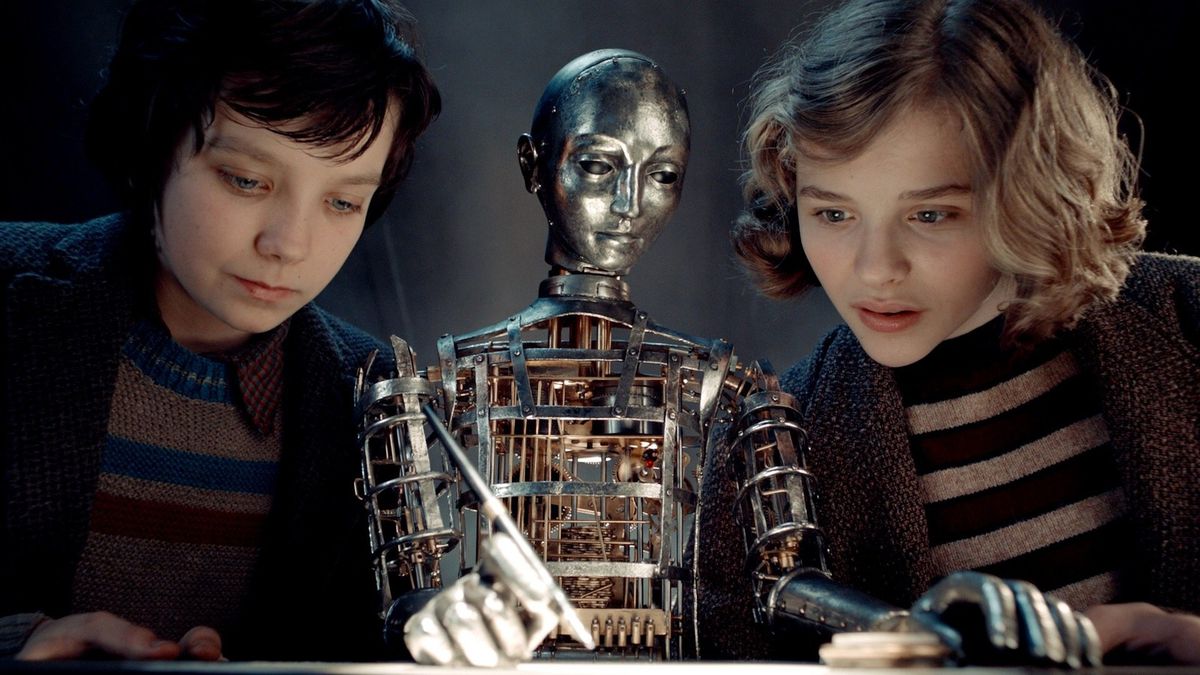 Asa Butterfield and Chloë Grace Moretz in Hugo.