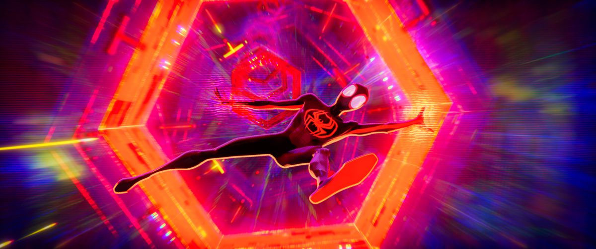 Miles Morales faller genom en portal i Spider-Man: Across the Spider-verse del 1