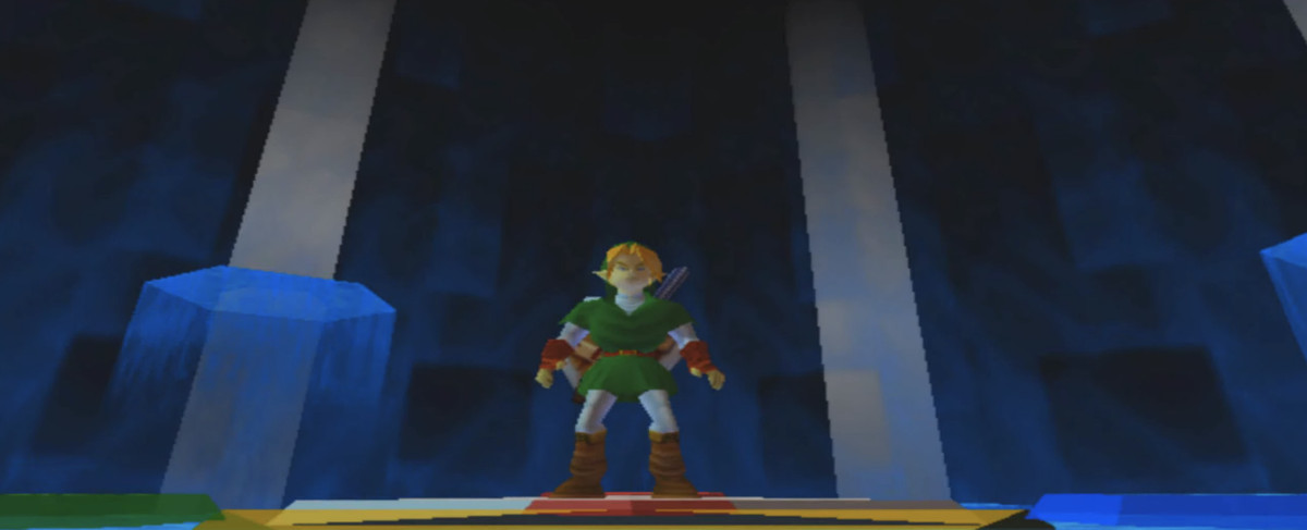 Link står i Chamber of Sages i The Legend of Zelda: Ocarina of Time.  Det ser ut som en andlig plats som har glödande kristaller som utstrålar blått ljus.