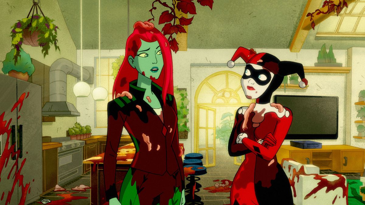 Poison Ivy och Harley Quinn står och tittar på varandra