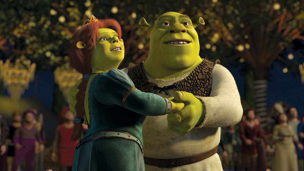 Shrek håller hand med sin fru Fiona i Shrek 2