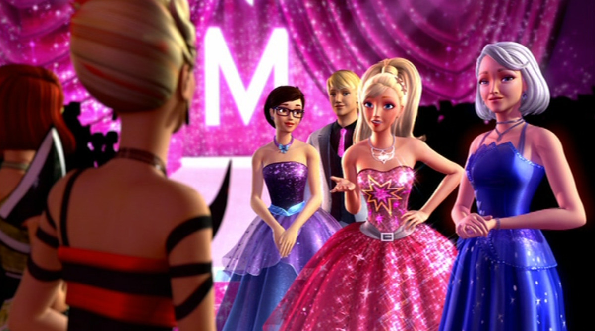 Barbie, a blonde girl in a sparkly pink dress, stands with her aunt, an older woman with grey hair in a blue dress, and Alice, a brunette with glasses in purple. Ken, a blonde man in a black suit with a pink tie, stands behind them. Barbie talks to a reporter. Behind them is a pink runway.