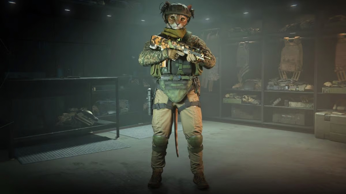 En operatör förklädd till en orange katt med ett automatgevär i Call of Duty: Modern Warfare 2