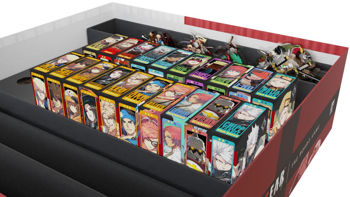 En rendering av spellådans inre, som visar personer som står i akrylkaraktär samt 20 tuckboxar med karaktärskort.