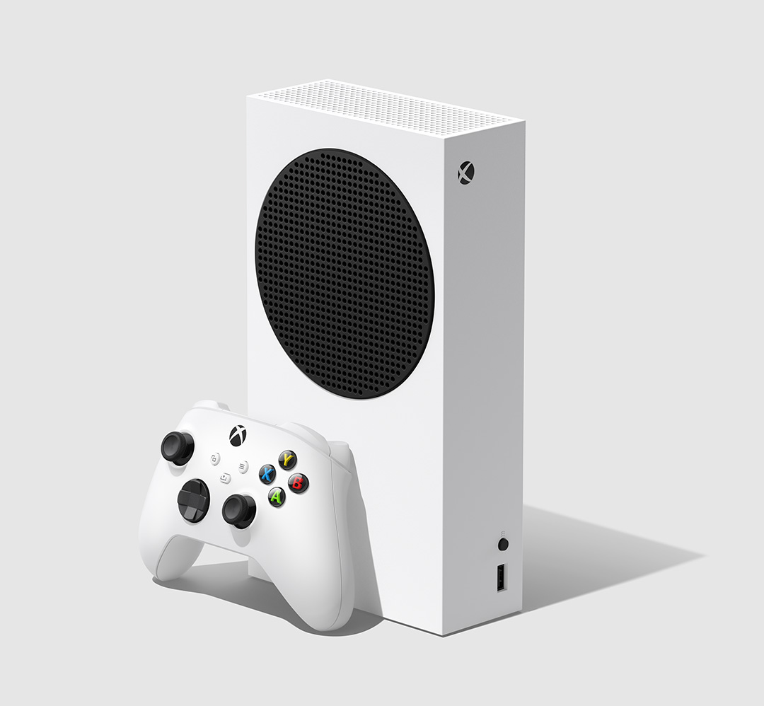en produktframställning från fram- och toppvinkeln på Xbox Series S stående vertikalt med en handkontroll stående mot den