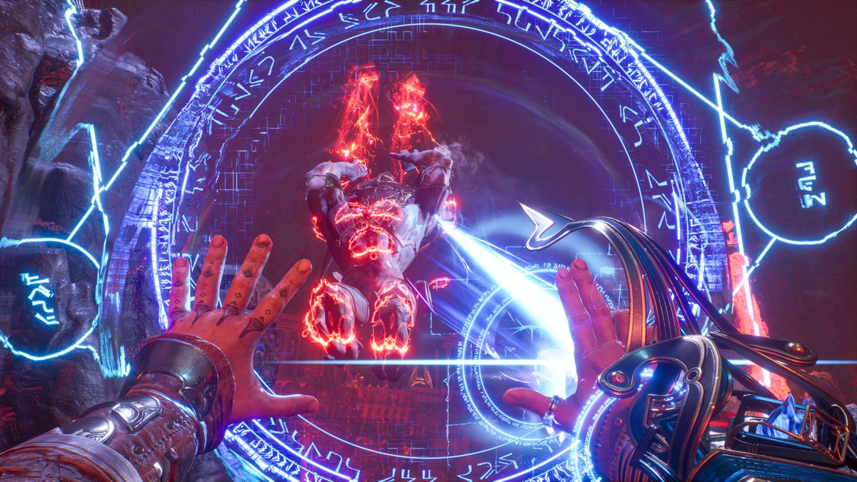 En Immortals of Aveum-skärmdump visar spelaren använda båda sina händer för att skapa en magisk blå attack