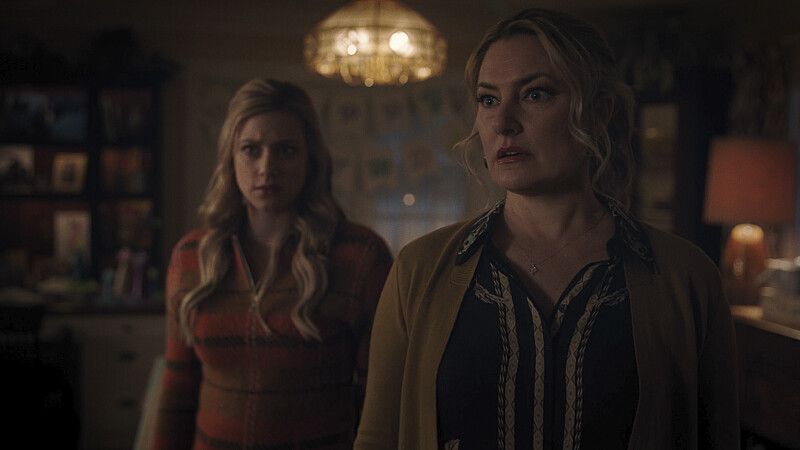 Betty (Lili Reinhardt) and Alice (Mädchen Amick) look shocked at something together