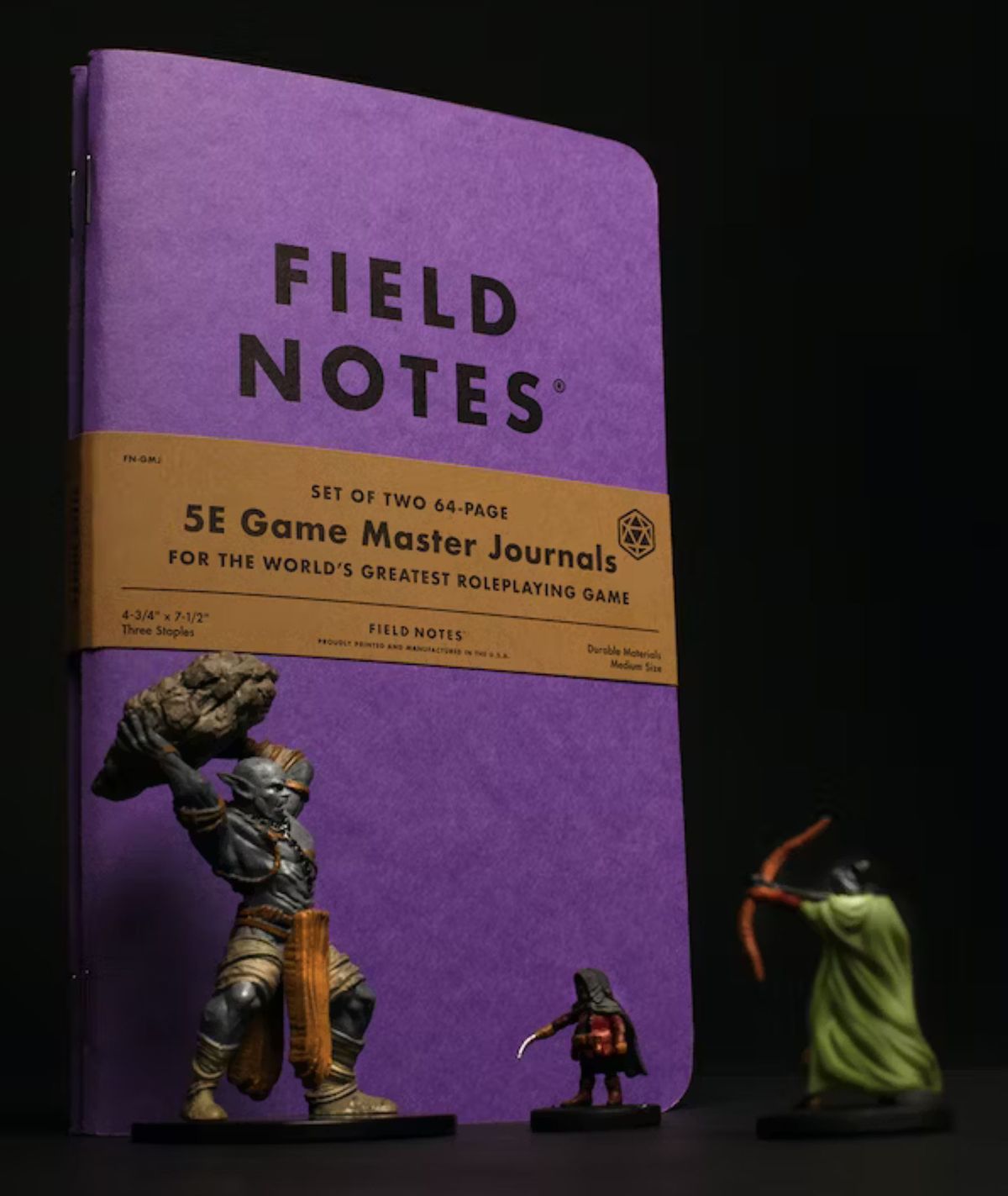 Ett tvåpack med lila Game Master Journals från Field Notes.  De är lila, naturligtvis.