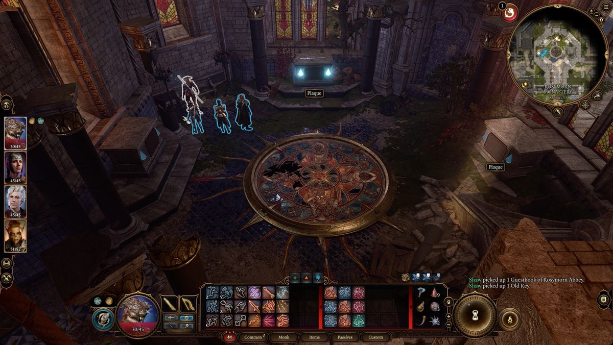 Baldur's Gate 3-spelare står i ett rum med ett målat glasfönster i golvet nära toppen av Rosymorn-klostret i bergspasset