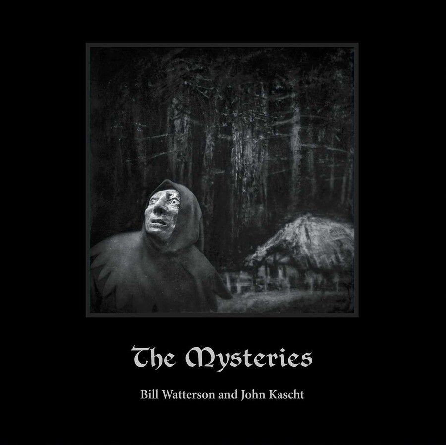 En person i bondedräkt tittar oroligt på något osynligt, med en kuslig skog och en byggnad med halmtak bakom sig på omslaget till The Mysteries.