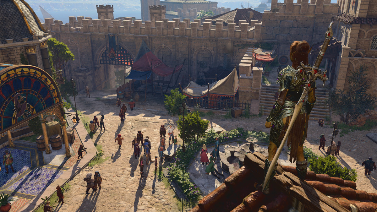 En karaktär från Baldur's Gate 3, vänd bort från kameran, står på ett tak med utsikt över en livlig stad