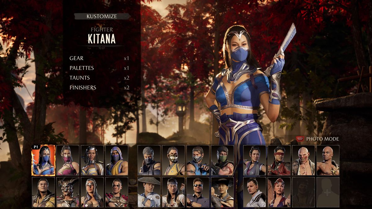 Kitana holds her knife fan in Mortal Kombat 1