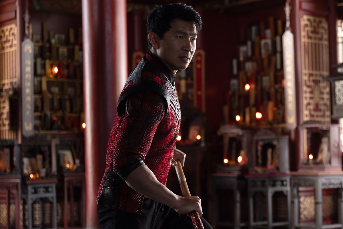 Shang-Chi readies his staff in Shang-Chi and the Legend of the Ten Rings