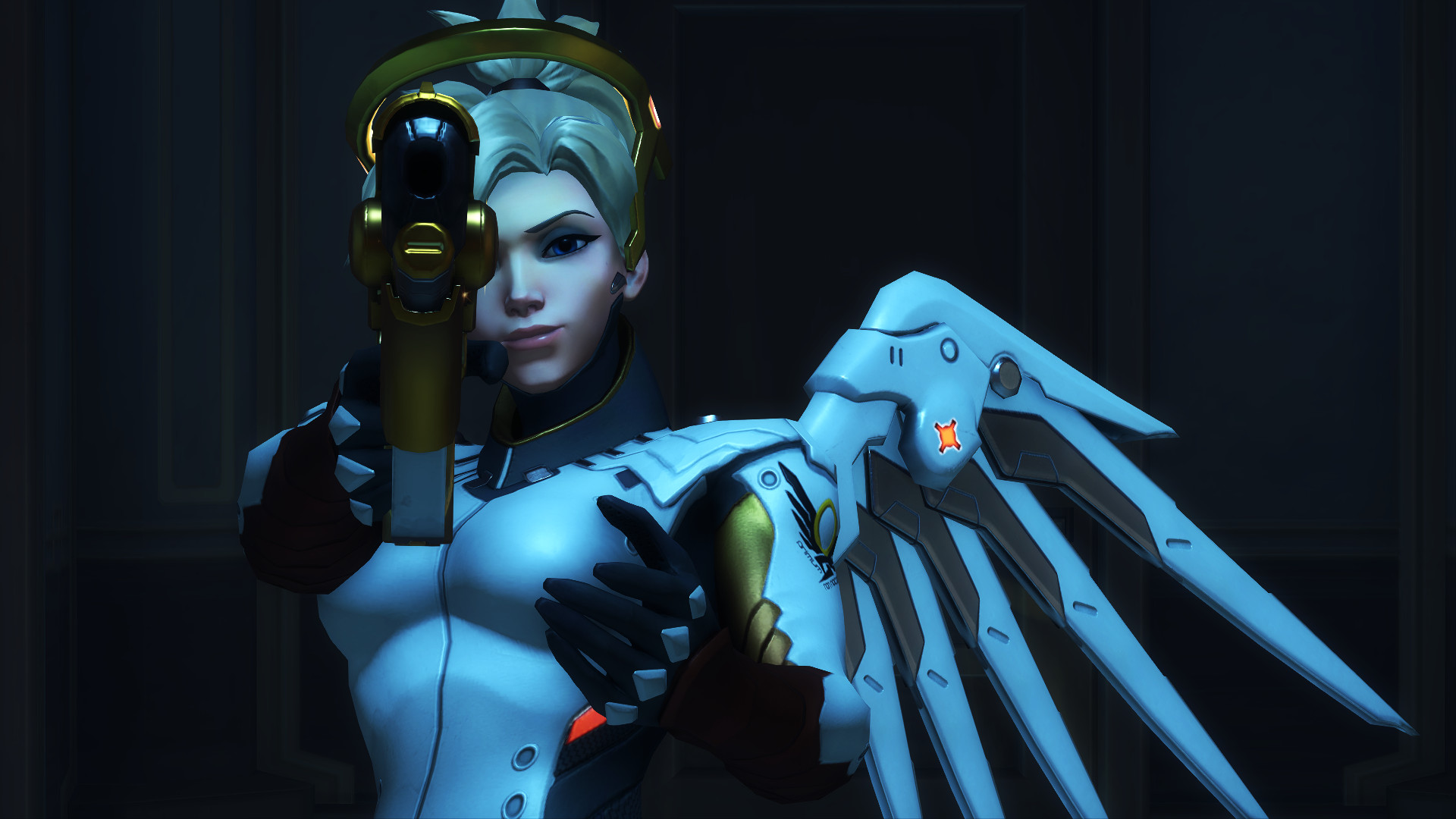 Mercy siktar en gyllene pistol nerför sevärdheterna i Overwatch