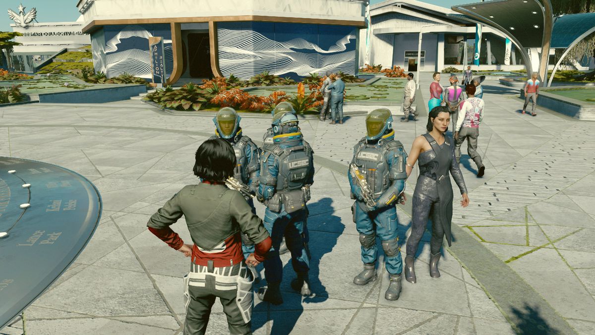 En Starfield-karaktär står stolt framför flera vakter i New Atlantis.