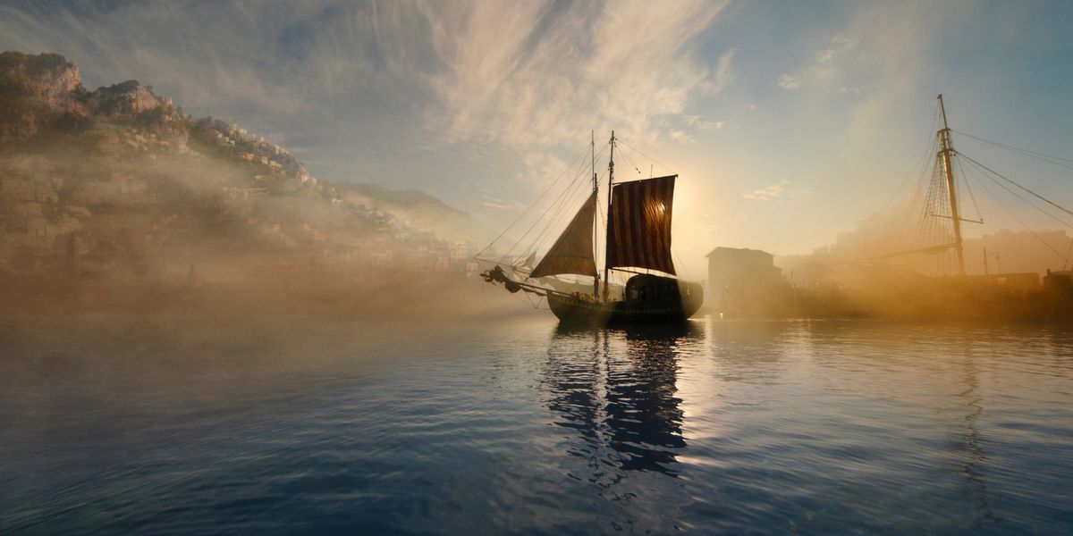 En bild av ett piratskepp mot en strålande himmel med lugnt vatten i förgrunden