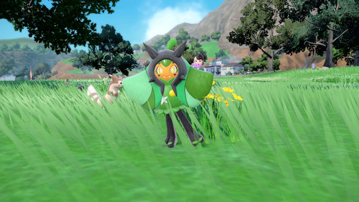 En grön standard Ogerpon i Pokémon Scarlet och Violet på ett gräsbevuxet fält