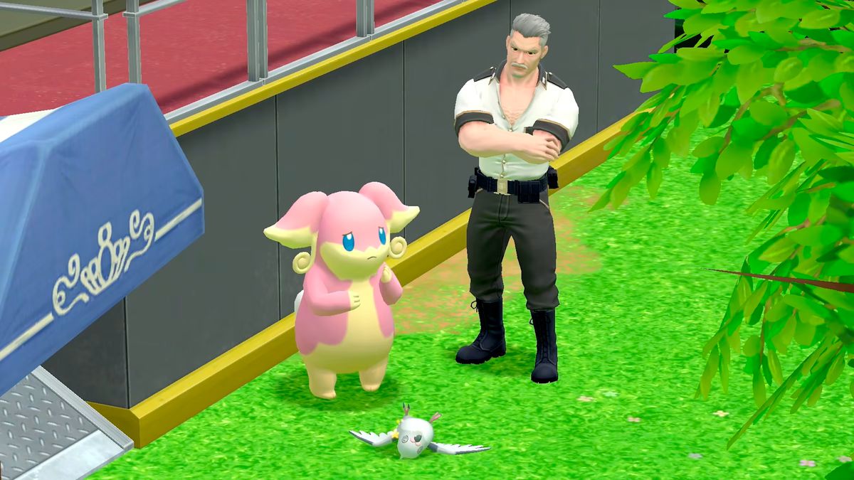 Audino tittar ner på en Piduve som har svimmat medan Will Butler från Pokémon Protection Bureau tittar på en skärmdump från Detective Pikachu Returns