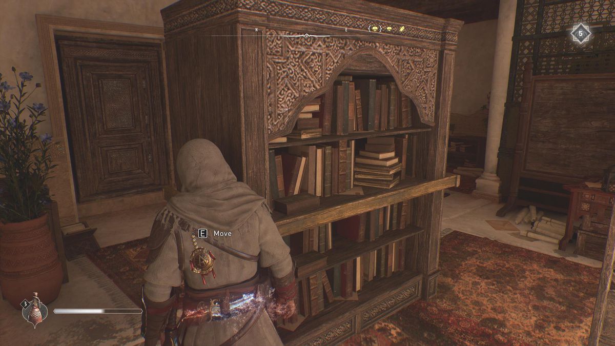 Basim flyttar en bokhylla medan han letar efter en förlorad bok i Abbasiyah i AC Mirage.