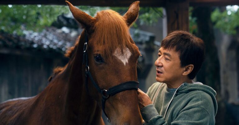 Självklart är Jackie Chan och en häst en perfekt komisk duo