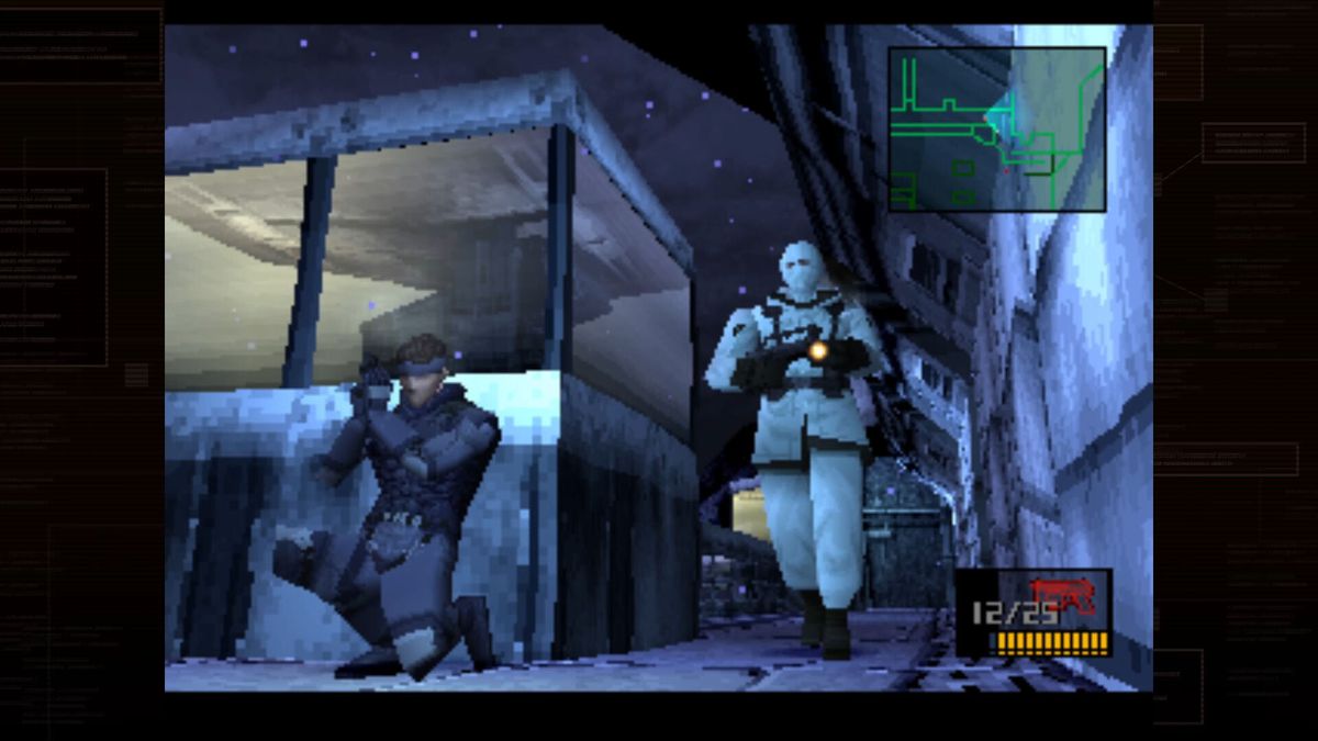 Snake knäböjer runt hörnet från en annalkande fiende i Metal Gear Solid