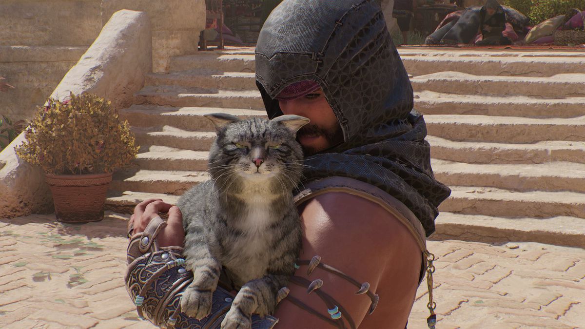 Basim håller en katt en solig dag i AC Mirage.