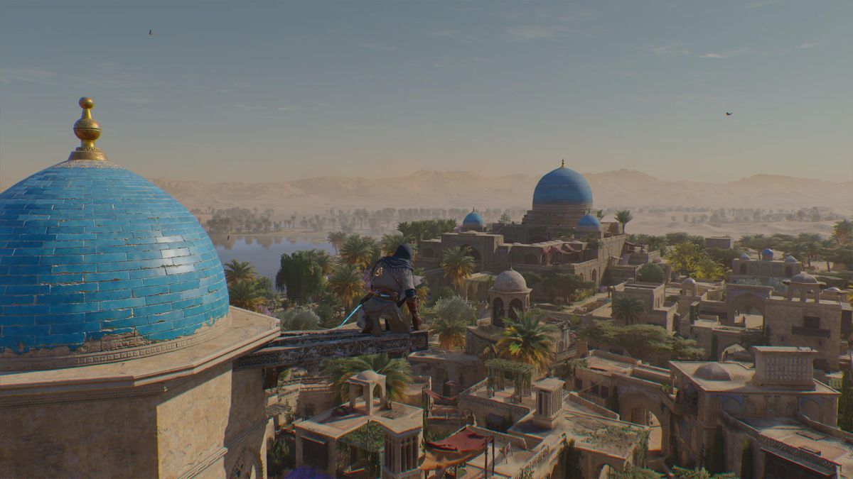Basim sitter på en träbräda som sticker ut från ett torn i Bagdad i Assassin's Creed Mirage