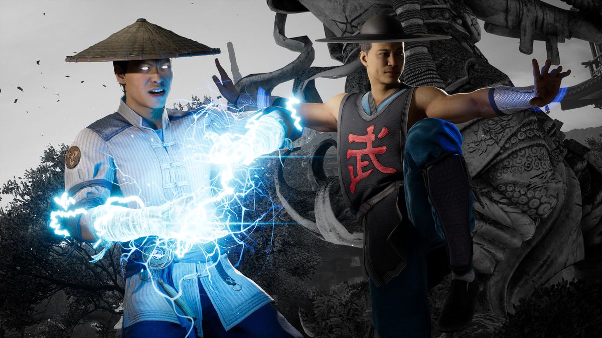 Raiden laddar sina händer med elektricitet medan Kung Lao poserar i en skärmdump från Mortal Kombat 1
