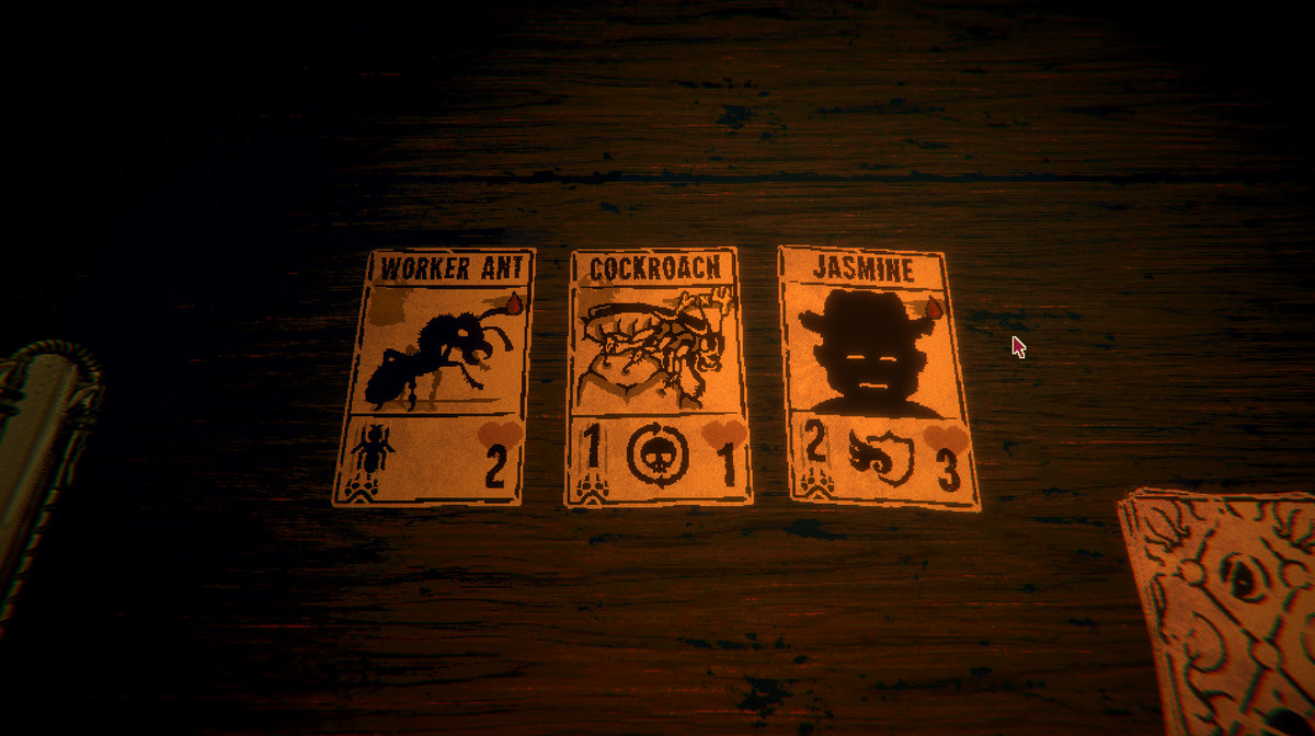 Tre kort ligger på ett träbord: ett märkt arbetarmyra, ett märkt kackerlacka och ett märkt Jasmine.