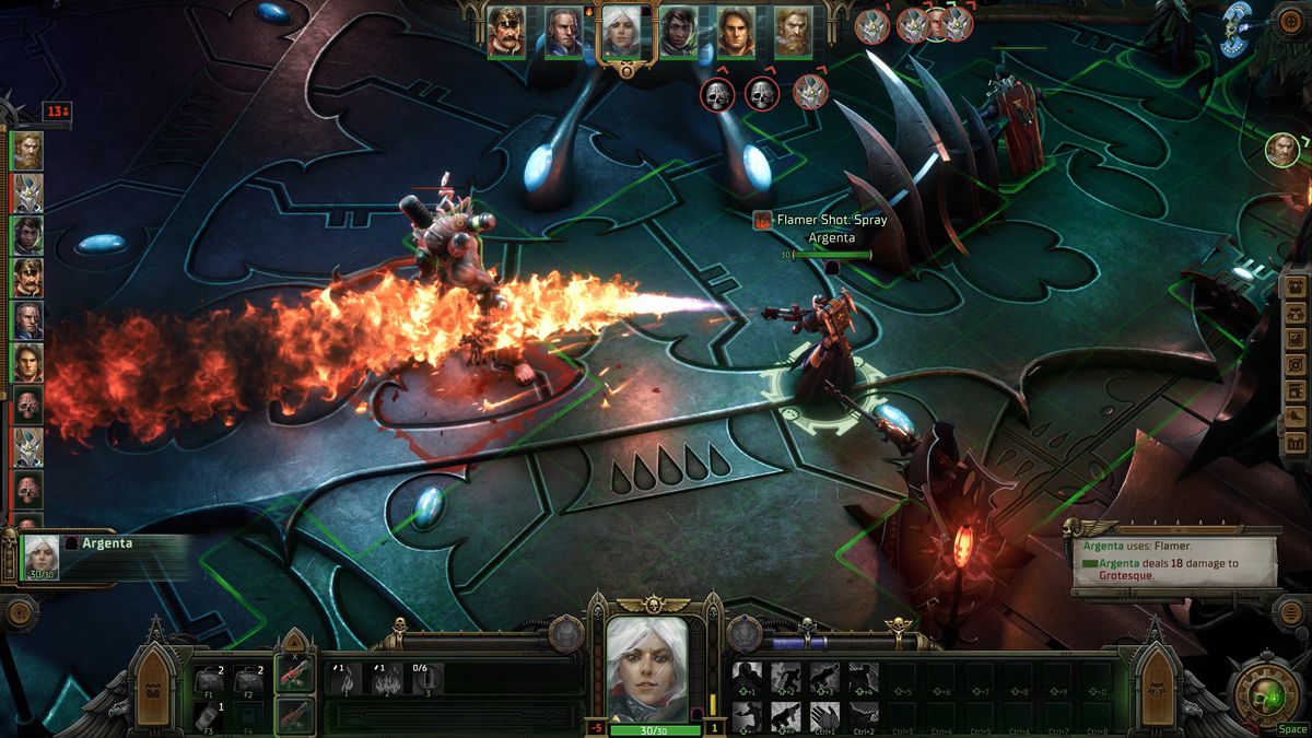 A Sister of Battle släpper lös en gikt av eld från sin flamer i Warhammer 40 000: Rogue Trader
