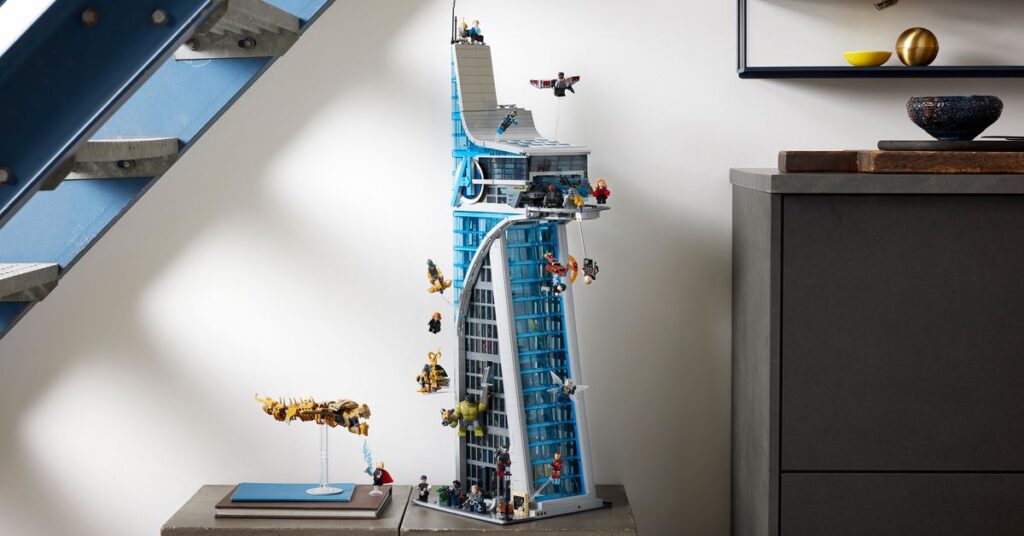 Legos 5 201 delar Avengers Tower inkluderar en Kevin Feige minifig, Amerikas röv
