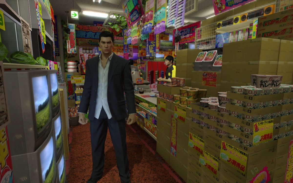 Kiryu stands in a store full of TVs and ramen containers in Yakuza 0.