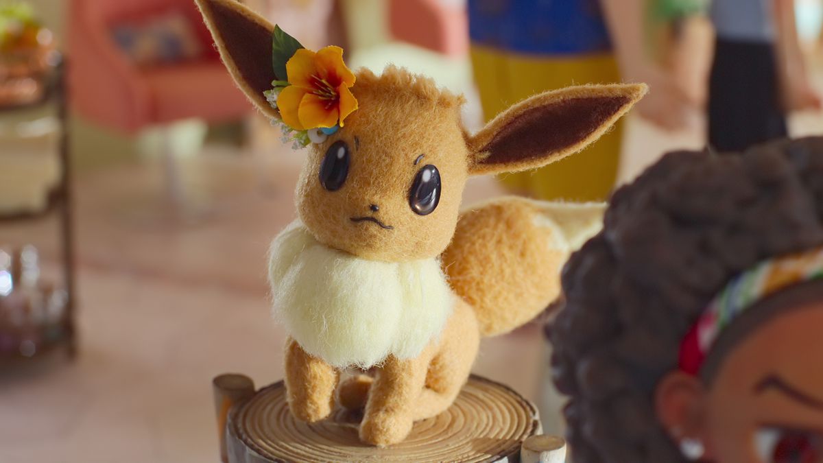 En liten Eevee visar upp sin blomma